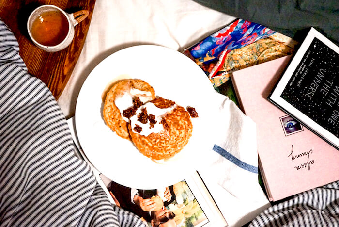 THE MAGIC INGREDIENT: A SUPER HEALTHY SUNDAY BRUNCH (IN BED)